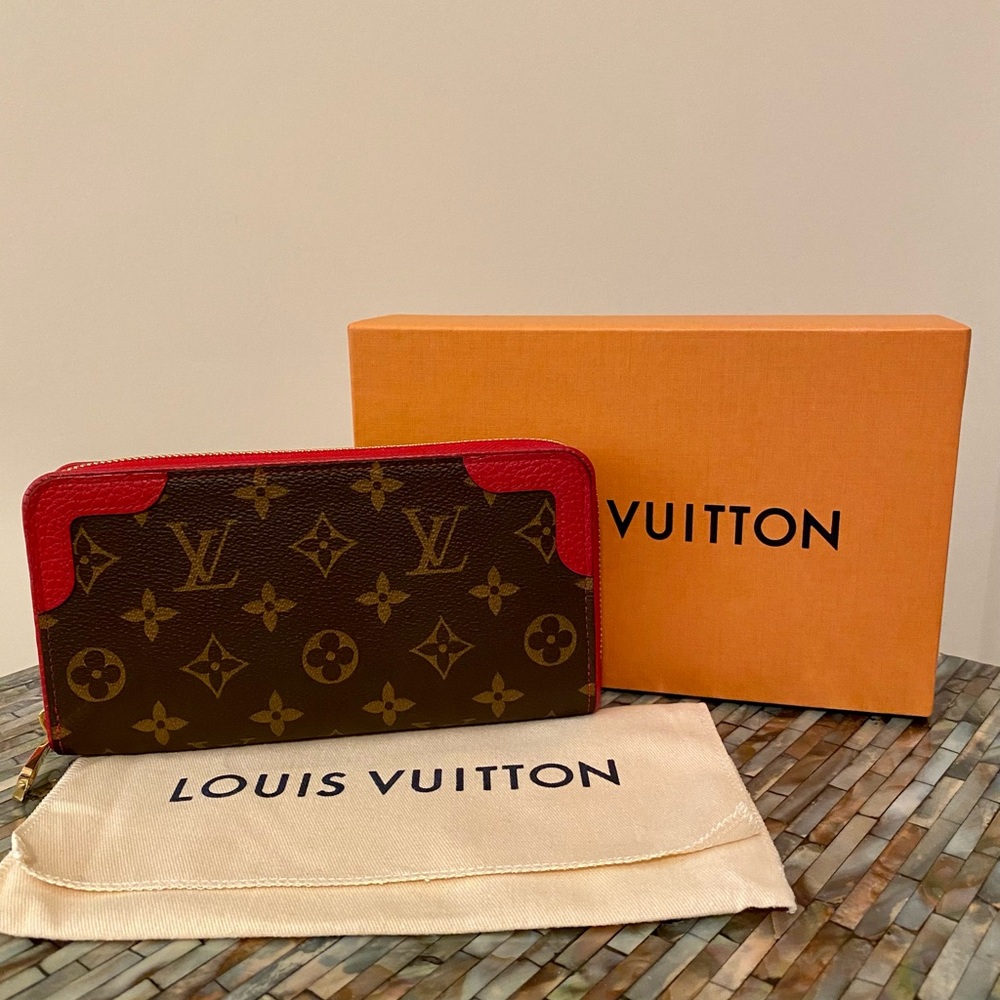 AUTHENTIC Louis Vuitton Zippy Retiro Wallet ♥️